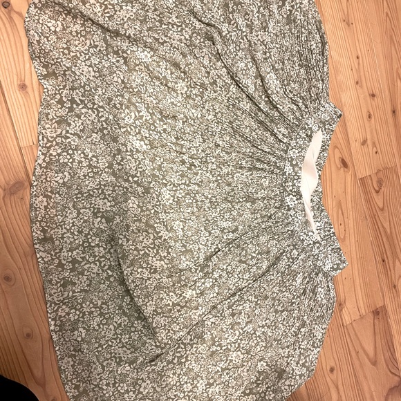 Dynamite green and white floral skirt ! Never worn ! Size small ! - Picture 1 of 5